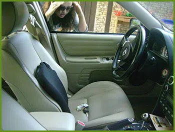 Neighborhood Locksmith Services Ruskin, FL 813-261-4775 - 20-keys-locked-in-car